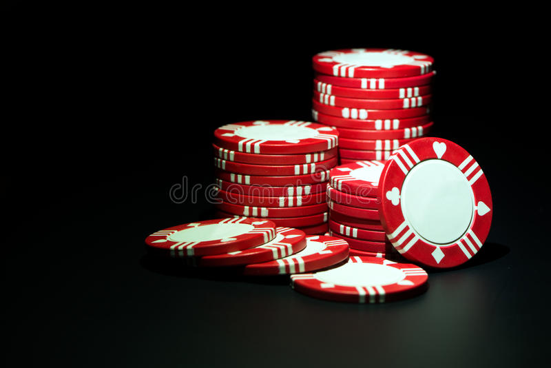 Poker in Pixels Unveiling Online Play Strategies